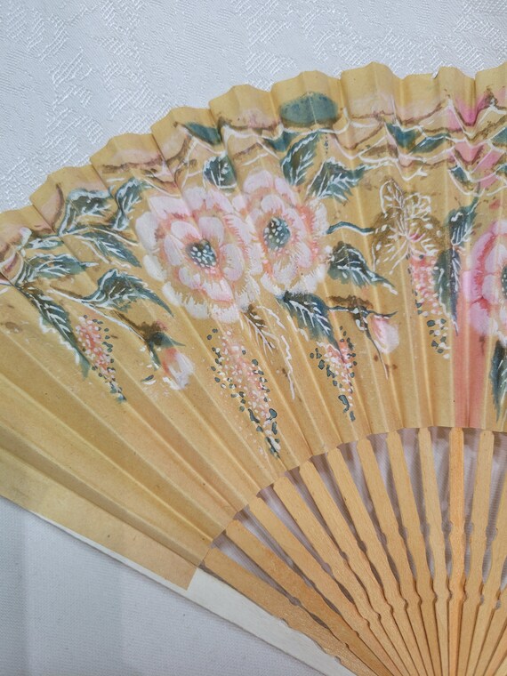 Vintage paper hand fan with pink and white roses Gem