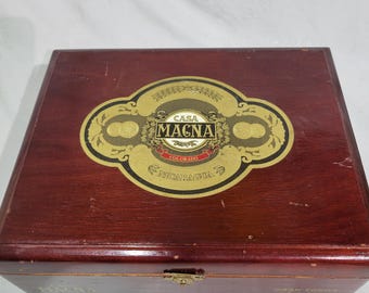 Vintage Casa magna wooden cigar box, made in Nicaragua