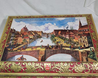Vintage gingerbread tin box, depicting streets of Nuremberg, made in Germany