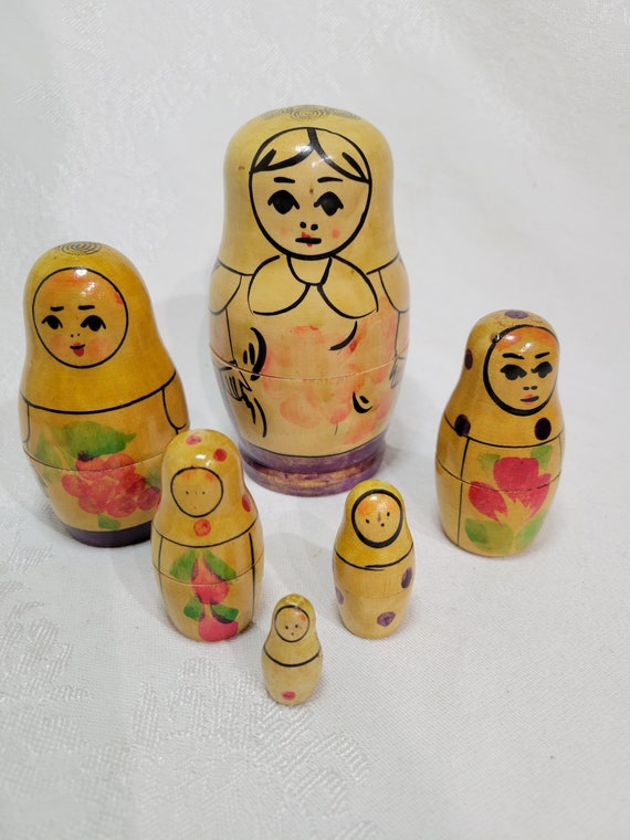 ロシア製　手描きマトリョーシカ5体組1995年木製　約18cm作者サイン入 ヴィンテージのロシアの手描き木製マトリョーシカ積み木人形 - Etsy 日本