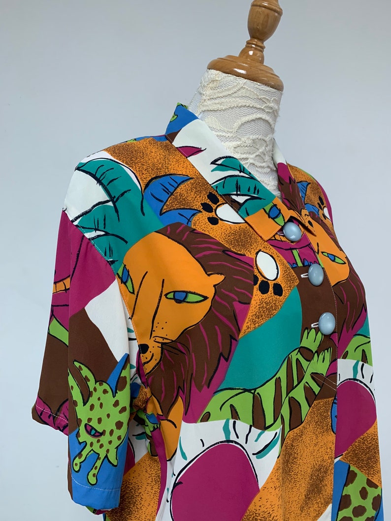 Cute Japanese Vintage Animals Pattern Blouse Summer Blouse Made in Japan Size Medium Large