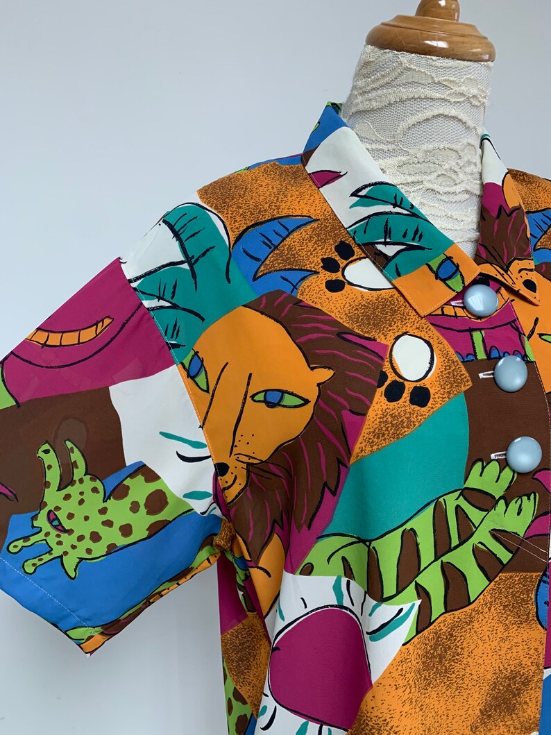 Cute Japanese Vintage Animals Pattern Blouse Summer Blouse Made in Japan Size Medium Large