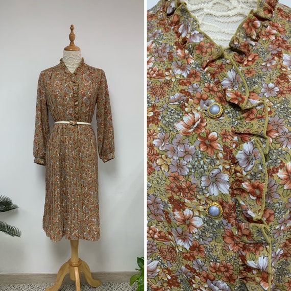 Fabulous 1970s Vintage Japanese Floral Pattern Pl… - image 1