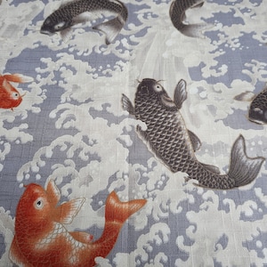 KOI (carpe), vague. Blanc cassé et gris. Orange/rouge. Gris foncé.Tissu japonais.Tissu japonais en coton.Tissu par demi-mètre ou demi-mètre