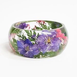 resin bracelet with real pressed flowers, july birth flower birthday gift ideas, real flower jewelry, botanical jewelry, chunky bracelet