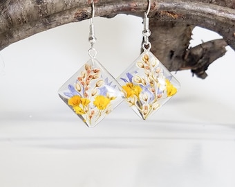 real flower earrings, pressed flower jewelry, handmade earrings, resin earrings, resin jewelry, gift for a friend, unique gift idea for her