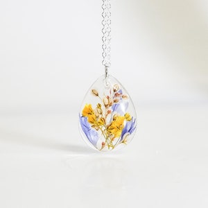Mother&#39;s day gift, gift for mom, real flower necklace, pressed flower jewelry, resin jewelry, botanical necklace, handmade nature gift