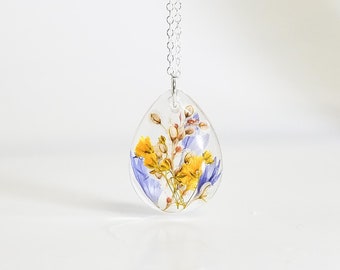 Mother's day gift, gift for mom, real flower necklace, pressed flower jewelry, resin jewelry, botanical necklace, handmade nature gift