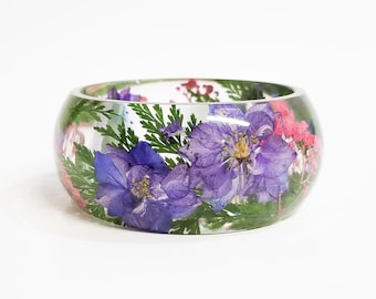 bracelet en résine avec de vraies fleurs pressées, idées de cadeaux d'anniversaire de fleur de naissance de juillet, vrais bijoux de fleurs, bijoux botaniques, gros bracelet