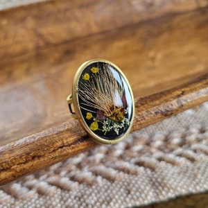 Real flower ring, black resin ring, plant ring, nature resin ring, nature jewelry, resin jewelry, unique resin rings, botanical jewelry