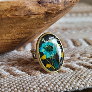 Black resin ring, real flower ring, nature resin ring, resin jewelry, nature inspired jewelry, nature gifts, nature lover jewelry, gifts