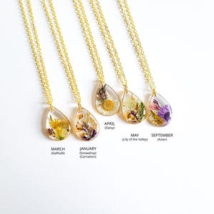 Birth month flower necklace, unique gift for her Birthday, pressed flower necklace, dried flower resin jewelry, botanical jewelry, nature