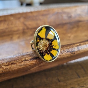 Real dried flower ring, pressed flower jewelry, nature jewelry, resin ring, handmade jewelry gift, gift for nature lovers, unique gift