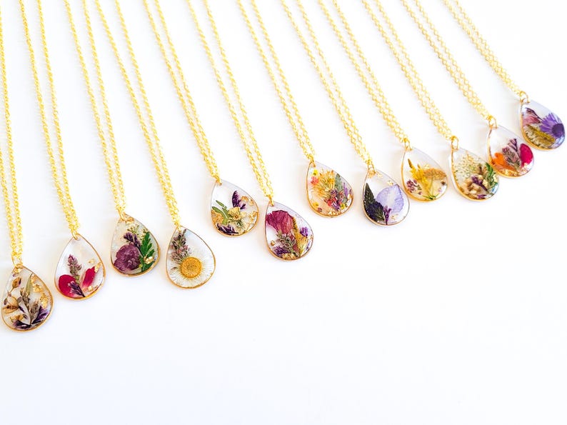 Birth Month Flower Necklace, Pressed Flower Resin Jewelry, Personalized Gift for Her, Botanical  Pendant, Unique Birthstone Jewelry