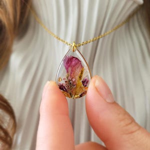 Personalisierte Geburtsblumenhalskette, kundenspezifischer monatlicher Blumenschmuck, Geschenk für Geburtstage, Jahrestage, Frauen