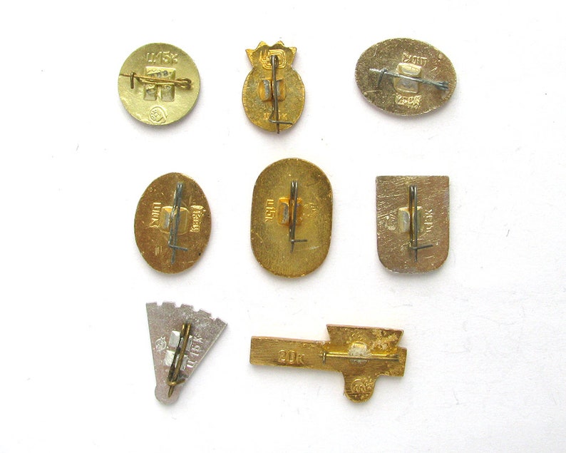 Soviet Badge 1980s Badminton Pick from Set Sports Kinds of sport Made in USSR Shuttlecock Vintage metal collectible pins