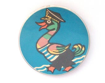 Ente Sailor Pin, Vintage Plastikabzeichen, Meer, Tier, Fauna, Vogel, Sowjetunion Vintage Anstecknadel, Vintage Abzeichen, UdSSR