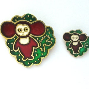 Cheburashka, Zestaw 2 Odznak, Postać z radzieckiej kreskówki, Kolekcjonerska odznaka vintage, Radziecki Pin, Odznaka vintage, Wyprodukowano w ZSRR, Lata 80. XX wieku