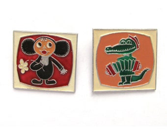 Cheburashka e Crocodile Gena nel set televisivo, Set di 2 spille, Spilla dei cartoni animati, Spilla Cheburashka, Distintivo vintage, Spilla vintage sovietica, Spilla sovietica, URSS