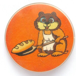 Pin de hámster, pan, pin, pin de dibujos animados, insignia de plástico vintage, panadería, pin vintage soviético, pin de niños, insignia vintage, pin soviético, URSS