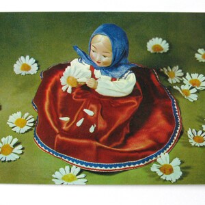 Amor u odio, Muñeca con traje nacional, Unión Soviética, Postal sin usar, Postal soviética antigua, URSS, "Artista soviético", 1968