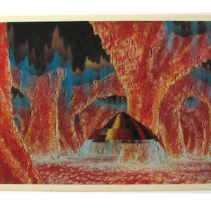 Cartolina spaziale sovietica, In Labyrinth of Fire, Spazio, Stampa spaziale, Arte spaziale, Sokolov, Illustrazione, Cartolina d'epoca sovietica, URSS, 1975, anni '70