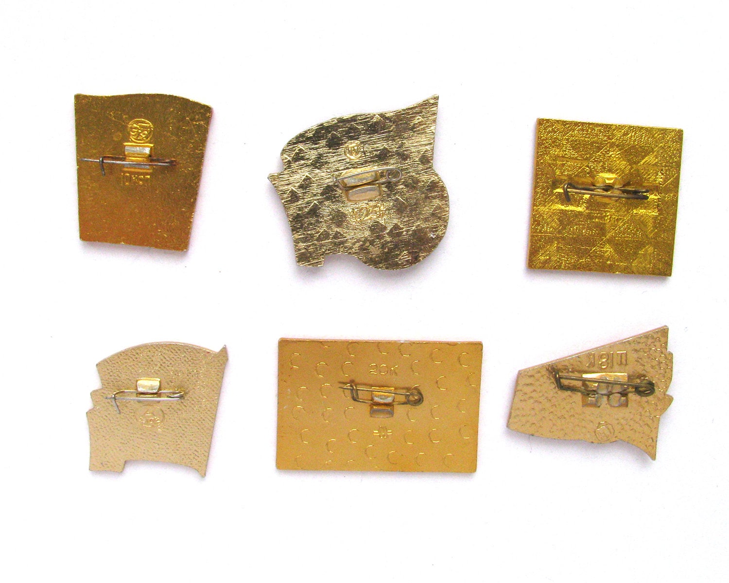 ロシア革命60周年記念のピンバッジ ロシア革命60周年記念のピンバッジ