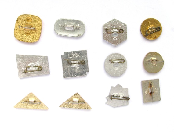 ウィンタースポーツピン、ピンを選ぶ、ヴィンテージバッジ、クリスマス