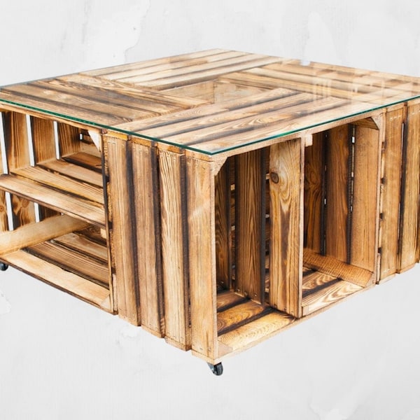 geflammter Couchtisch Holz aus Kisten mit Glasplatte und Rollen | 81x81x44 cm | durch verschiedene Regalböden extra viel Platz