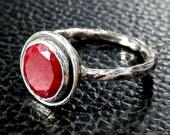 Anel de rubi, anel de prata de lei, anel com pedra preciosa de rubi, anel com rubi natural, anel com rubi genuíno, anel de pedra do mês de julho, joia de rubi, anel do amor
