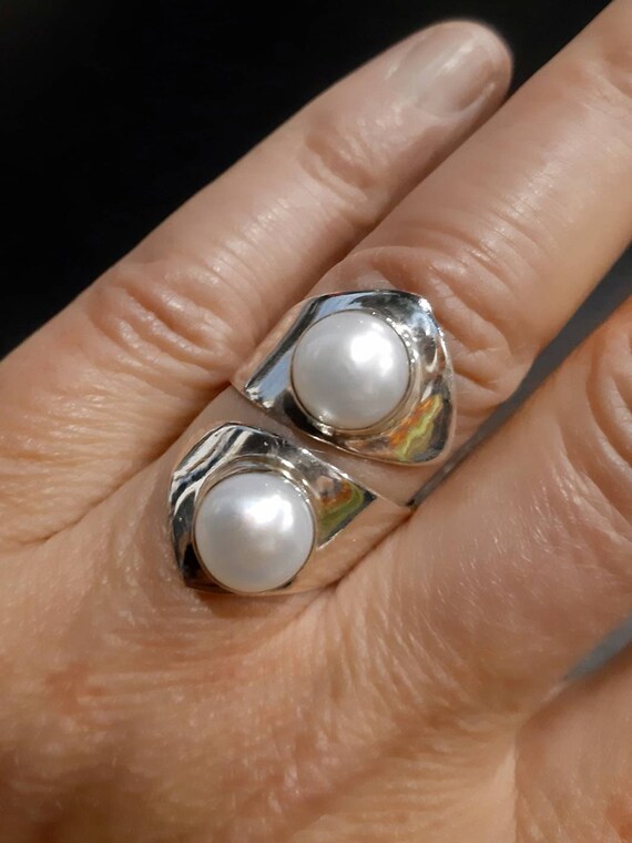 Pearl ring silver band deals