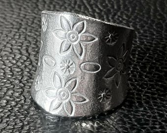 Tube ring Sterling silver ring Adjustable band Floral band Full finger Long ring 925 silver tube ring Hand hammered ring Boho Flower ring