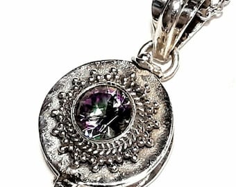 Collar con medallón de foto de topacio místico Medallón de plata esterlina Colgante de caja venenosa Colgante de caja de piedra preciosa de topacio místico Collar con compartimento secreto