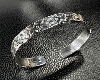 Manschett i 925 silver Armband i sterlingsilver Justerbart handgjort armband i metall Unisex Bred manschett Öppen armring Handgjord handhamrad manschett