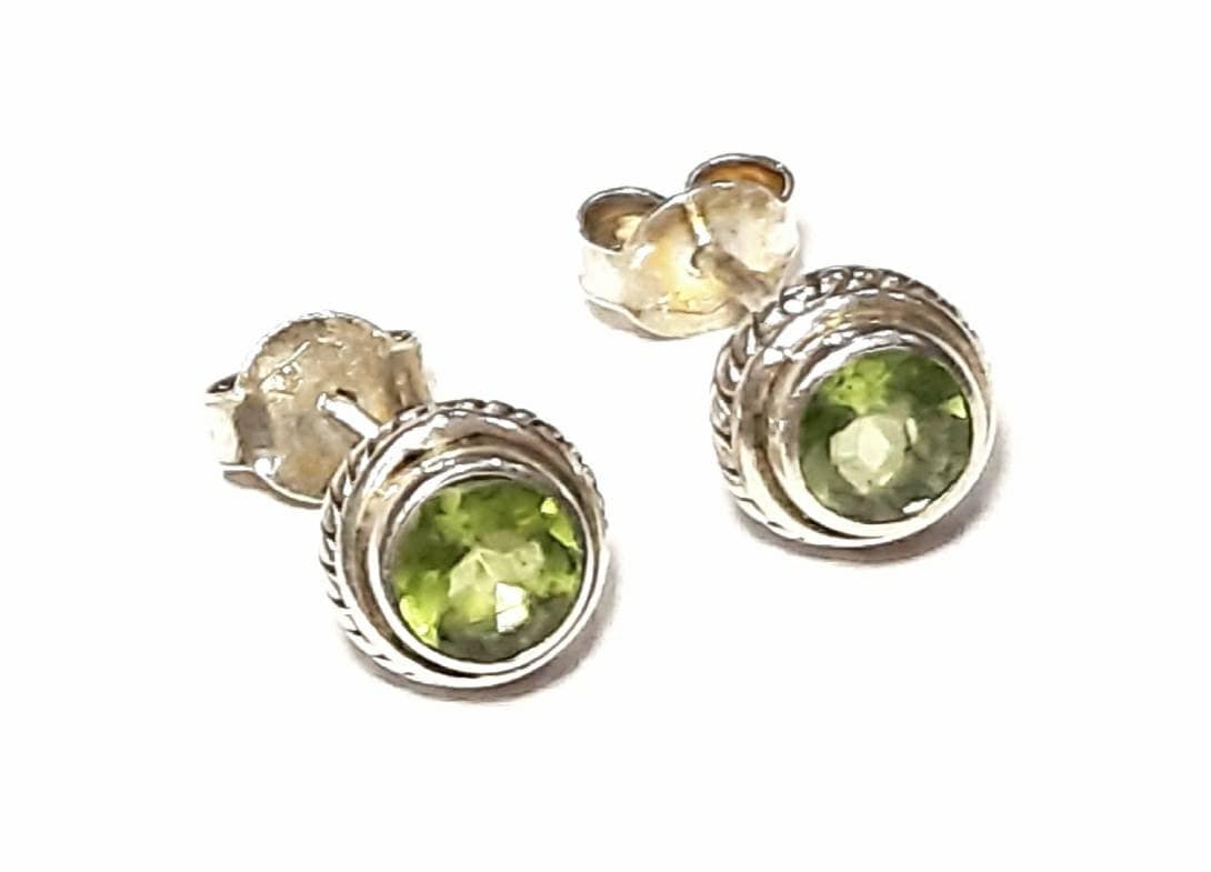 Set di gioielli con farfalla, pietra portafortuna di agosto, peridoto