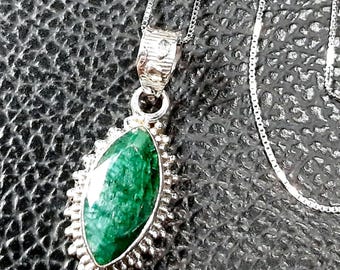 925スターリングシルバーグリーンエメラルドペンダント、小さな