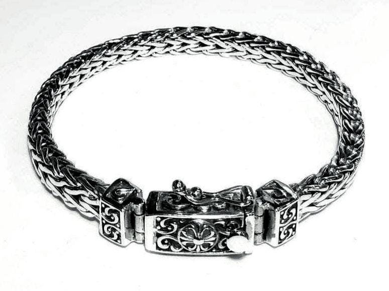 まーちゃん さま】* vintage bracelet 歩み寄る ୨୧ * ブレスレット