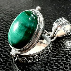 Malachite photo locket necklace 925 Sterling silver Keepsake 3-D charm box pendant Movable lid locket Gemstone locket Charm box necklace