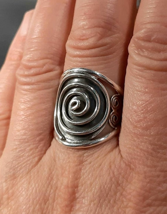 Hypnotic Sterling Spiral Statement Ring – Gem Set Love