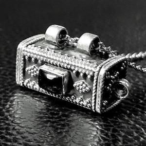 Black onyx locket necklace Sterling silver locket Keepsake Onyx gemstone locket Prayer box Poison box pendant Secret compartment pendant