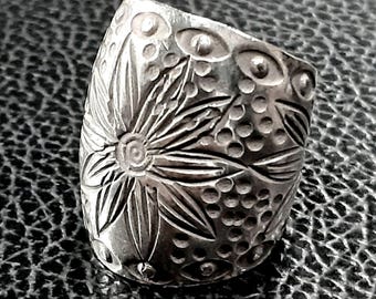 Anillo de tubo Anillo de plata esterlina Banda ajustable Bomba Banda abierta Anillo de cúpula Anillo largo Anillo de tubo de plata 925 Anillo de flor martillado a mano Anillo bohemio