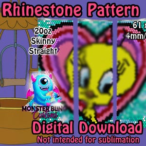 Op de afbeelding: Digitale download met een strasspatroonontwerp. Het ontwerp bevat een stripfiguur in hartvorm, met de tekst "Rhinestone Pattern", "20oz Skinny Straight" en "Digital Download". Er is ook een klein stripmonster.
