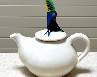 Vintage 1990 "Pigtale Pottery" china novelty teapot with a toucan lid