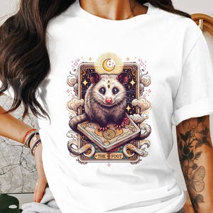 Carta del Tarot de la Zarigüeya PNG El Pie Místico Zarigüeya Clipart Descarga Digital Instantánea