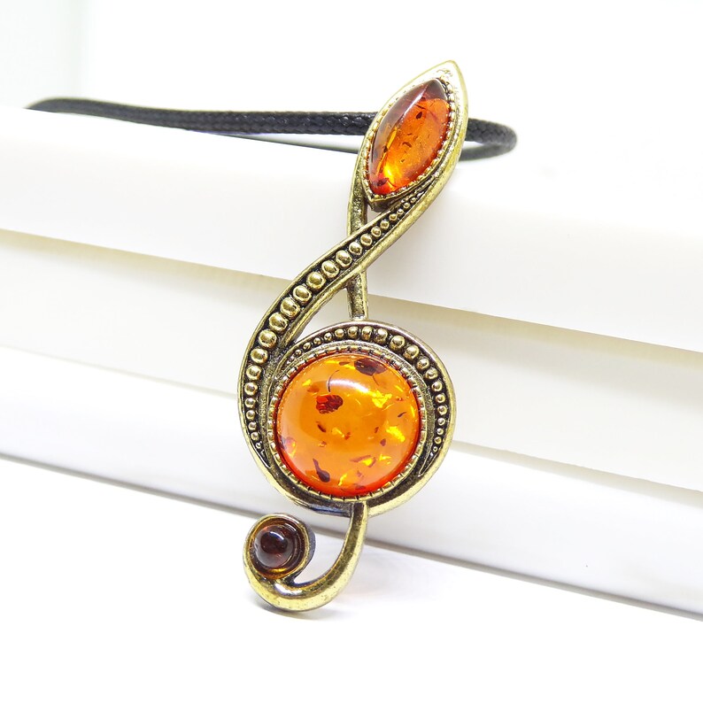 Treble clef pendant with Baltic Amber