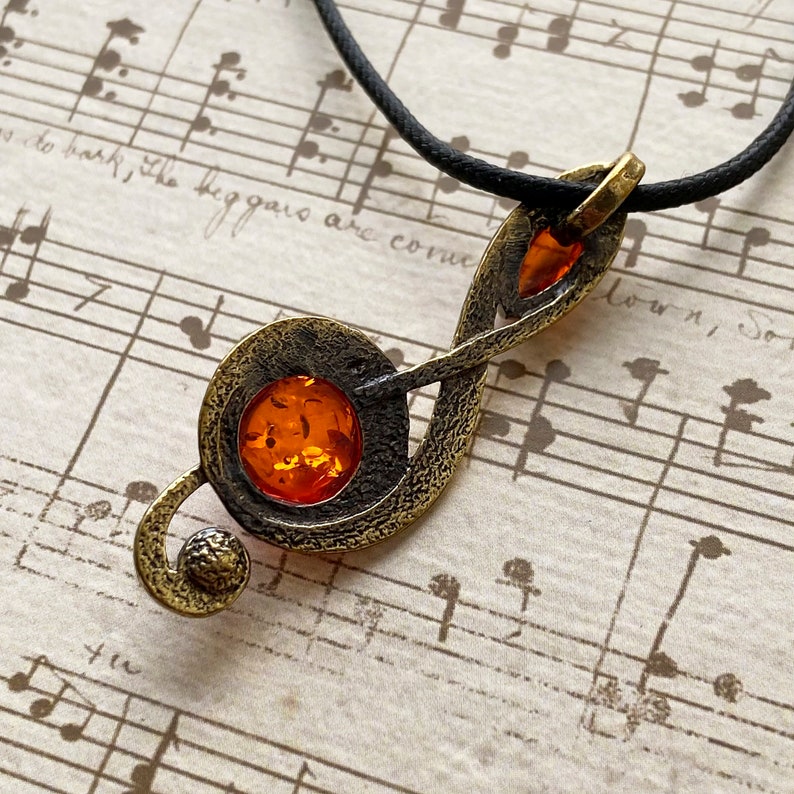 Treble clef pendant with Baltic Amber