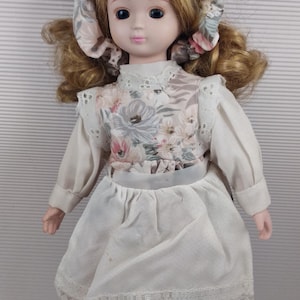Vintage Porzellanpuppe antik gekleidet