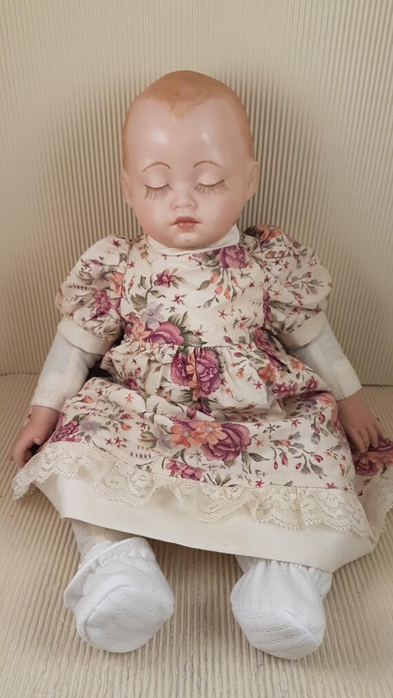 Very rare doll porcelain closed eyes 1986s Paul old fashion baby clothing about 48cm