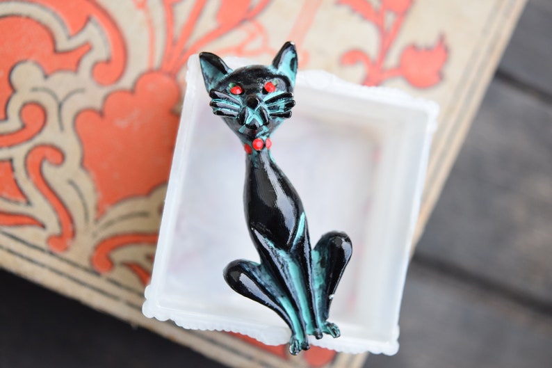 Red Eyes Black Cat Cat Jewelry Red and Aqua Black Cat Pin Vintage Pin Aqua Detail Cat Pin Vintage Brooch Cat Brooch Red Collar