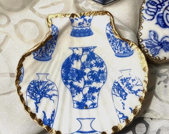 Decoupage Scallop Shell Ring Dish: Chinoiserie Delft Decor
